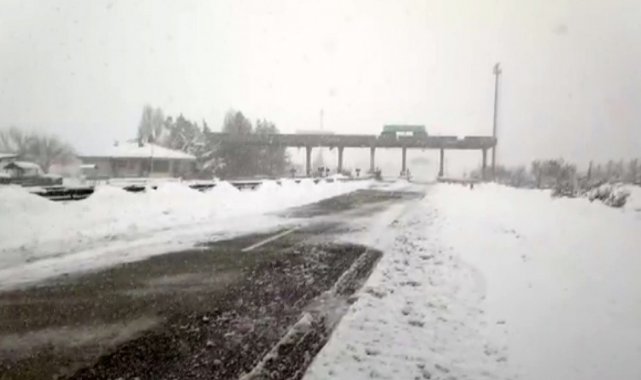 TAG Otoyolunda ulaşıma kar engeli