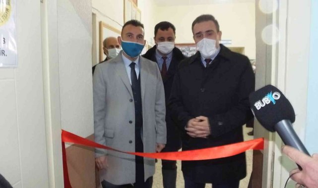 Takım çalışması dersinde okullara kütüphane kazandırdılar