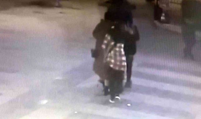 Takip ettiği kadının cep telefonunu böyle çaldı