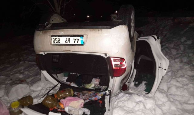 Takla atan otomobildeki 4 kişi yaralandı