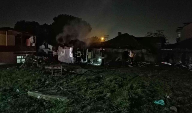 Taklacı güvercinlerin kümesi alev alev yandı
