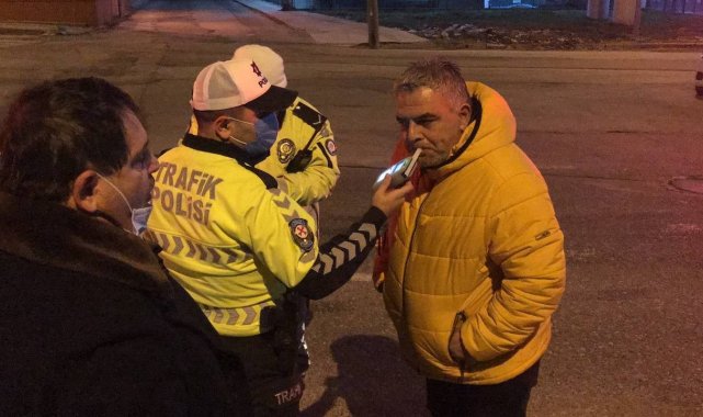 Taksi şoförü kaza yapınca alkollü olduğu ortaya çıktı