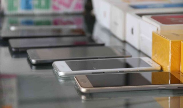 Taksit düzenlemesini olumlu bulan telefoncular yenilenmiş telefon satışında rekabetin de korunmasını istiyor