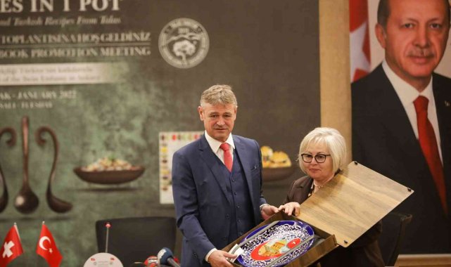 Talas'ta, '1 Kazanda 3 Kepçe' kitabı tanıtıldı