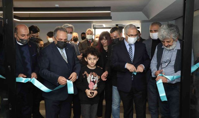 Talas'ta 'Kuşaklararası' Resim Sergisi açıldı