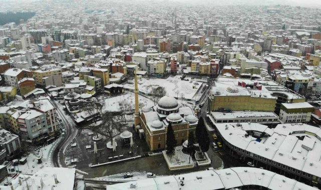 Tarihî Zağnos Paşa Camii beyazlar içinde kaldı