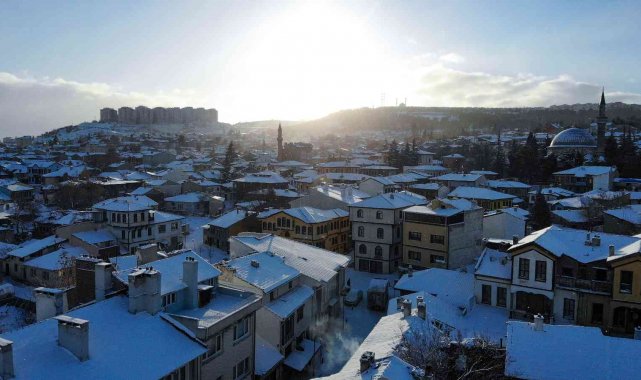 Tarihi bölgede seyrine doyumsuz kar manzaraları
