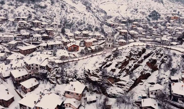 Tarihi Osmanlı kasabası Göynük, beyaz örtüyle kaplandı