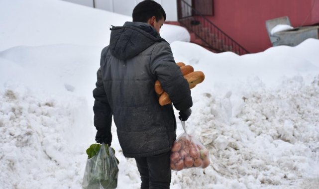 Tarsus Belediyesi zorlu kış gününde vatandaşın yanında oldu