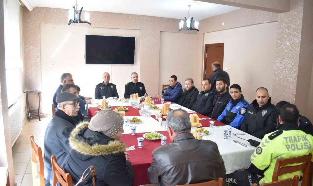 Tarsus Emniyet Müdürü Ebubekir Fil muhtarlarla bir araya geldi