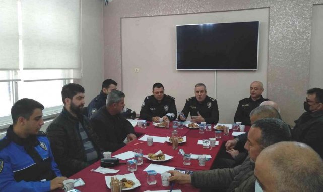 Tarsus Emniyet Müdürü muhtarlarla buluştu