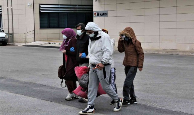 Tartıştığı kadın arkadaşını boğarak öldürüp, cesedi sandıkta saklamış