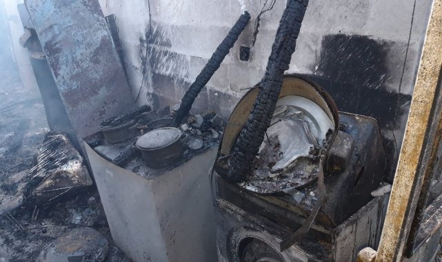 Taşova'da ahşap ev alev alev yandı