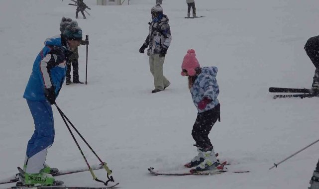 Tatilciler yarıyılda Uludağ&#039;a akın etti