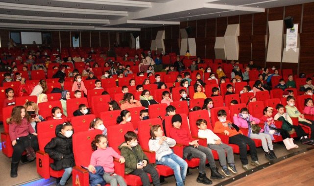 Tatilde öğrenciler Karagöz'le eğlendi