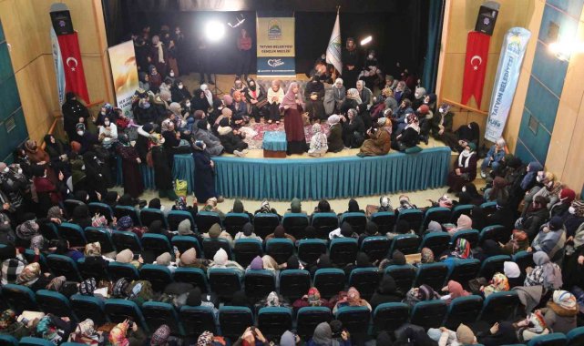 Tatvan'da 'Annem Babam Yaşadı Ben Öğrendim' konferansı