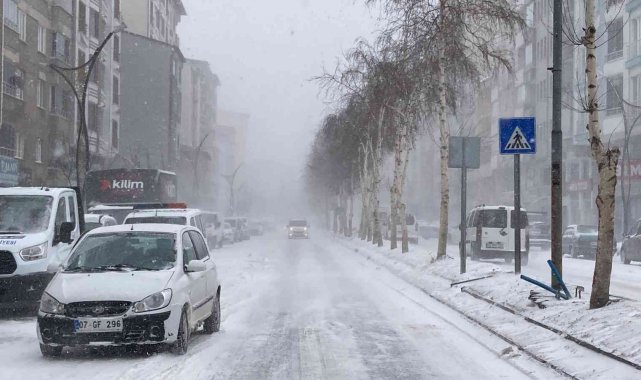 Tatvan'da yoğun kar yağışı