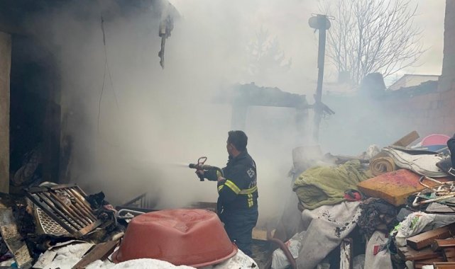 Tek katlı evde çıkan yangın maddi zararla atlatıldı