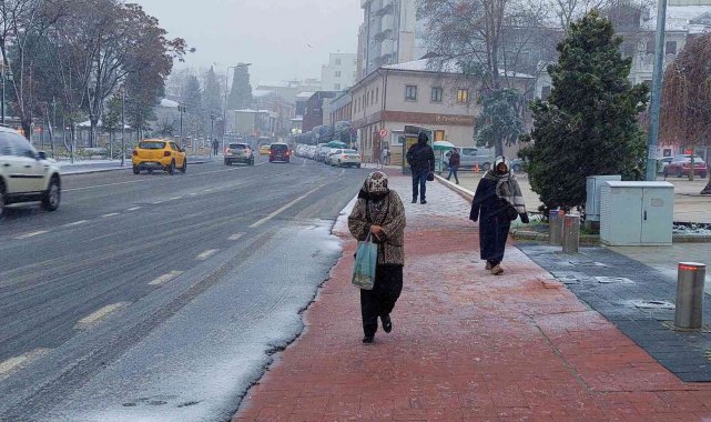 Tekirdağ güne karla uyandı