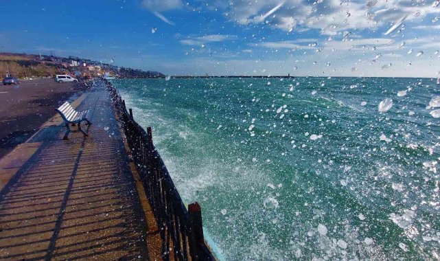 Tekirdağ'da lodos: Tekneler dans ediyor