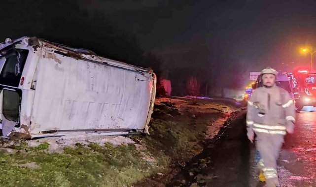 TEM Otoyolu'nda meydana gelen iki kazada 7 araç birbirine girdi: 4 yaralı
