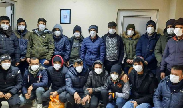 TEM'de durdurulan araçtan 21 kaçak göçmen çıktı