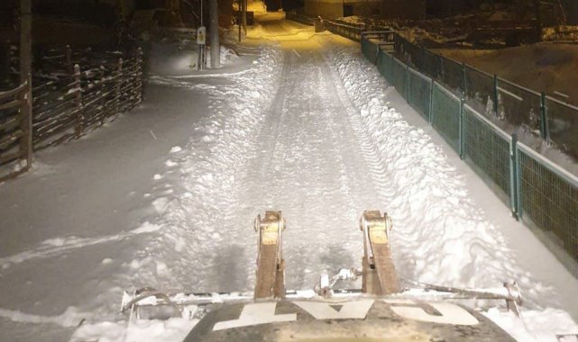 Tepebaşı kırsal mahallelerde kar ile mücadele sürüyor