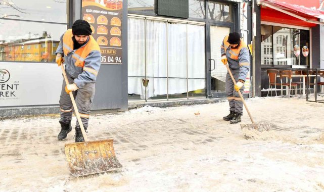Tepebaşı'nda kar ile mücadele hız kesmiyor