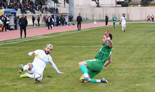 TFF 2. Lig: Tarsus İdman Yurdu: 1 - Isparta 32 Spor: 2