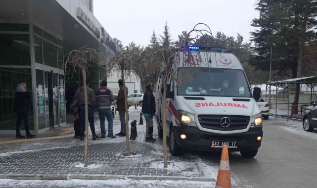 Tinerle sobayı tutuşmak isterken kendini yaktı