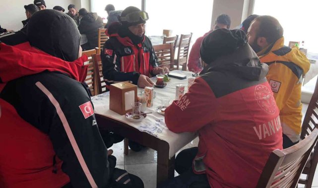 Tipide mahsur kalan 23 öğrenci kurtarıldı