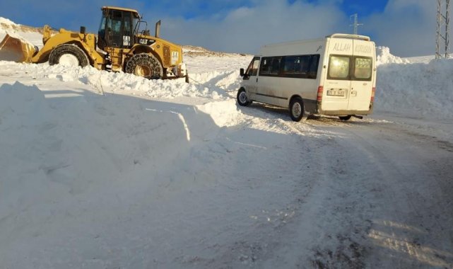 Tipide mahsur kalan öğrenci ve vatandaşlar, 5 saatlik çalışma sonunda kurtarıldı