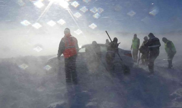 Tipide mahsur kalan vatandaşların yardımına jandarma yetişti