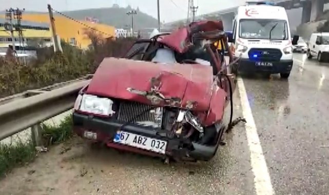 Tıra arkadan çarptı, ilk müdahale araç içinde yapıldı
