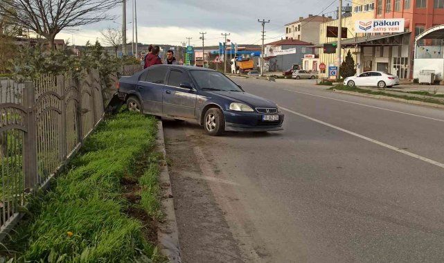 Tıra çarpan otomobil sürücüsü yaralandı