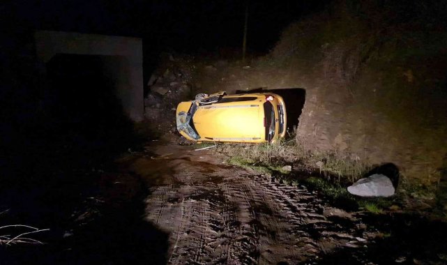 Tire&#039;de taksi uçuruma yuvarlandı: 3 yaralı