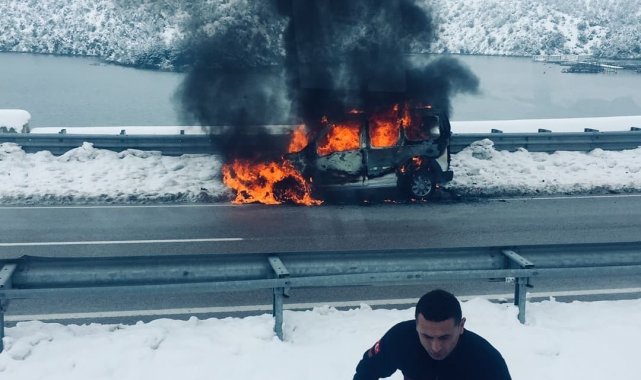 Tokat&#039;ta seyir halindeki araç alev topuna döndü