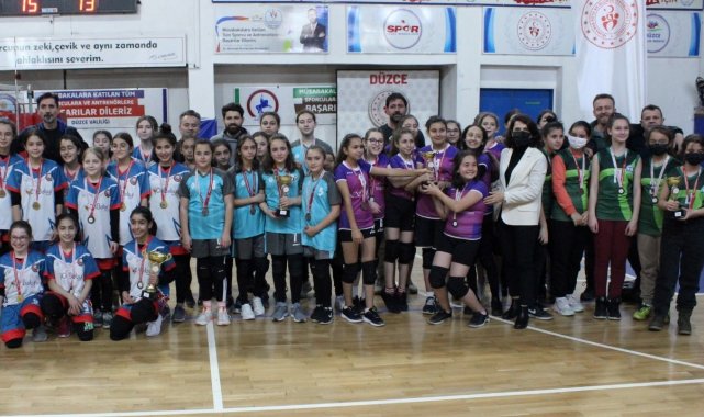 TOKİ Mehmet Akif Ersoy voleybolda şampiyon oldu