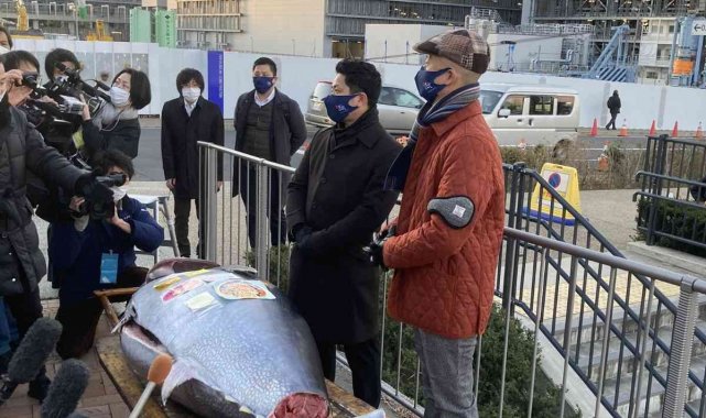 Tokyo&#039;daki yeni yıl mezatında 211 kiloluk orkinos 1.9 milyon liraya satıldı