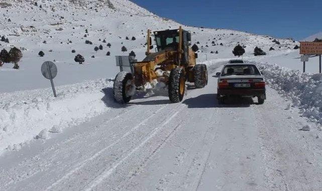 Tomarza'da kar kalınlığı 80 santimetreye yaklaştı