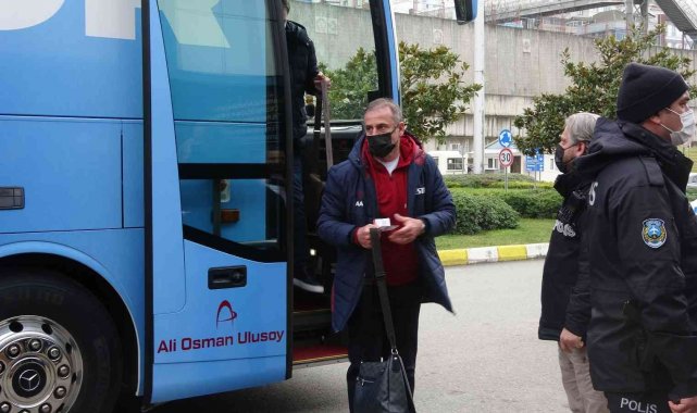 Trabzonspor, Galatasaray maçı için İstanbul&#039;a gitti