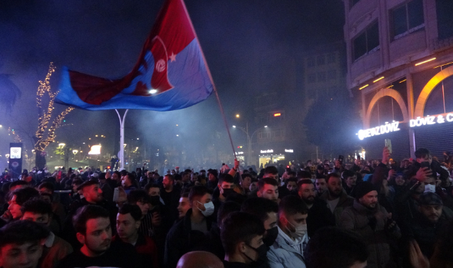 Trabzonsporlu taraftarlar sokağa döküldü