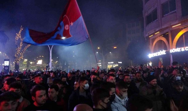 Trabzonsporlu taraftarlar sokağa döküldü
