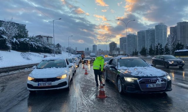 Trafiğe çıkan özel araçlar Avrasya Tüneli'ne yönlendirildi