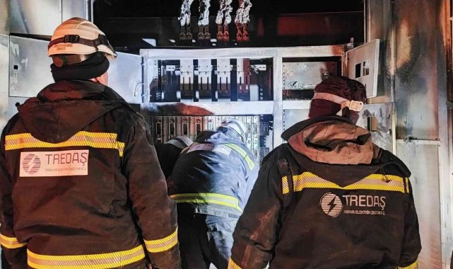 Trafo patladı, mahalle karanlığa gömüldü