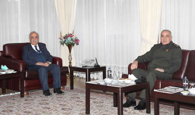 Tümgeneral Uzun'dan Rektör Çomaklı'ya tebrik ziyareti