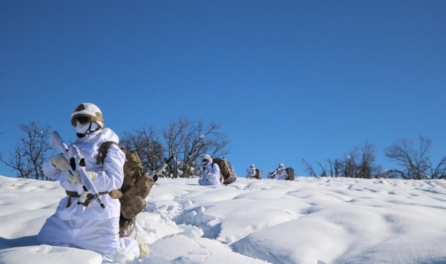 Tunceli'de 5 sığınak imha edildi