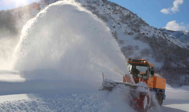 Tunceli&#039;de karla mücadele çalışmaları aralıksız devam ediyor