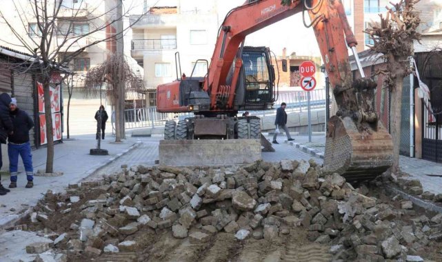 Turgutlu Belediyesi farklı noktalarda çalışmalarını sürdürüyor