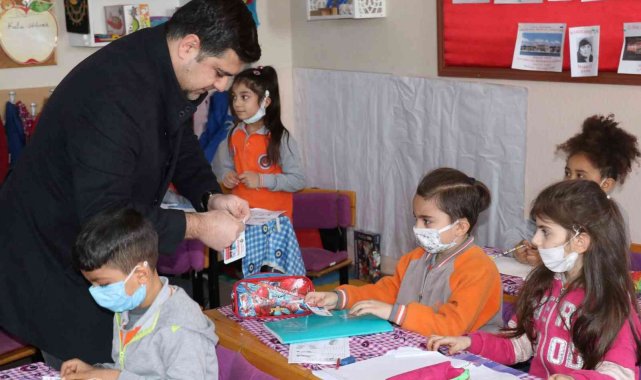 Turgutlu Belediyesinden öğrencilere karne hediyesi